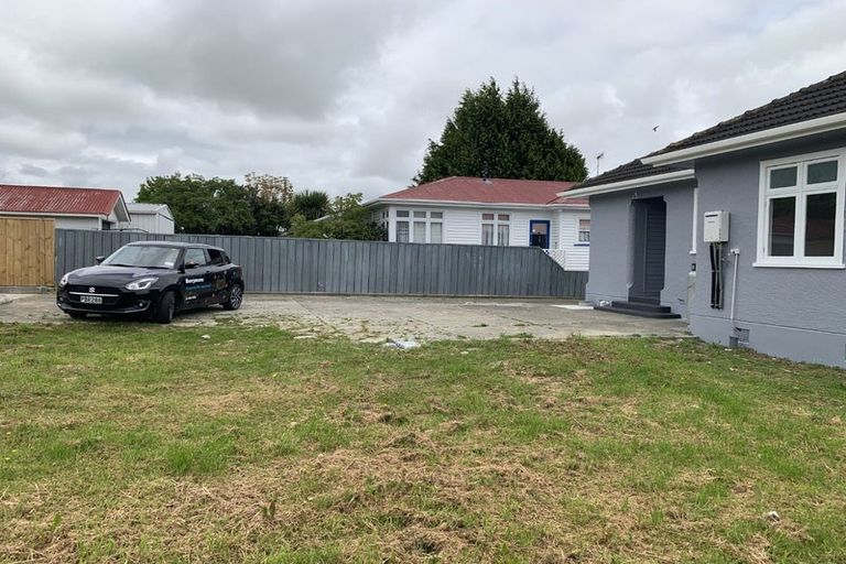 Photo of property in 74 Queenwood Road, Levin, 5510