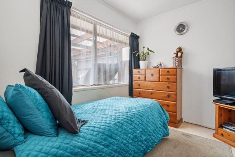 Photo of property in 24 Hedge Row, Sunnyhills, Auckland, 2010