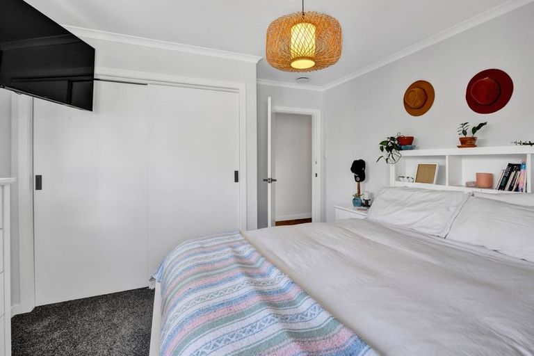 Photo of property in 15 Bone Crescent, Hawera, 4610