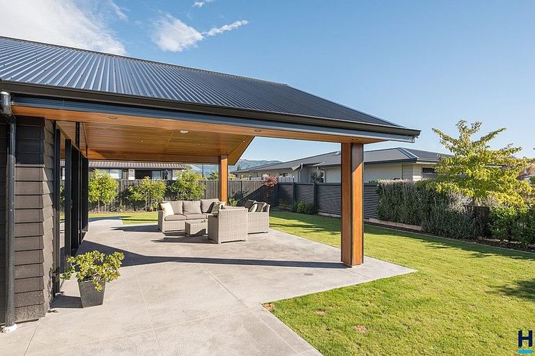Photo of property in 4 Puketutu Grove, Motueka, 7120