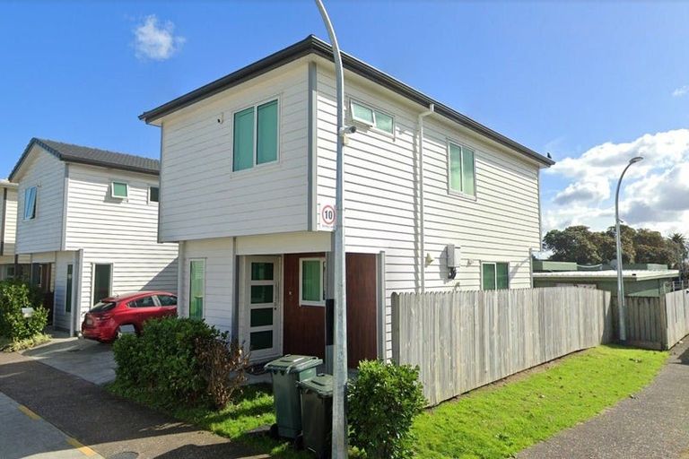 Photo of property in 15 Sohum Place, Manukau, Auckland, 2104