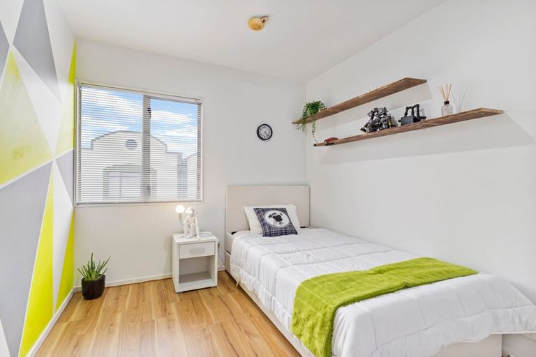 Photo of property in Lakeview Terrace, 27/14 Ambrico Place, New Lynn, Auckland, 0600
