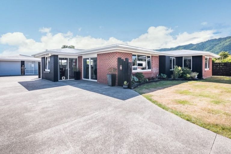 Photo of property in 53 Rimu Street, Waikanae, 5036