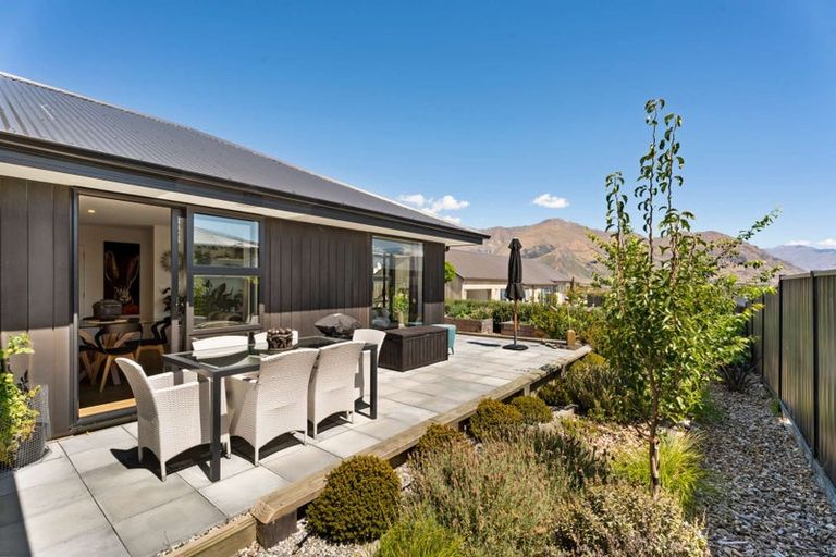 Photo of property in 16 Scurr Terrace, Wanaka, 9305