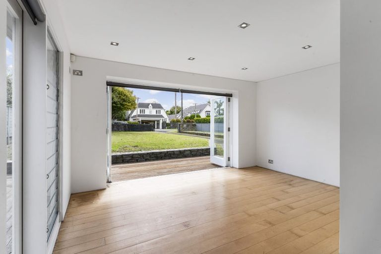 Photo of property in 7 Cecil Road, Milford, Auckland, 0620