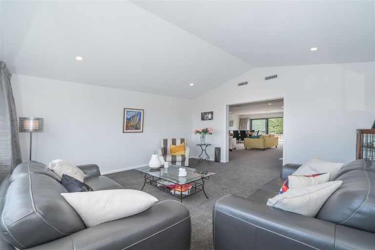 Photo of property in 5 Waimarama Court, Roslyn, Palmerston North, 4414