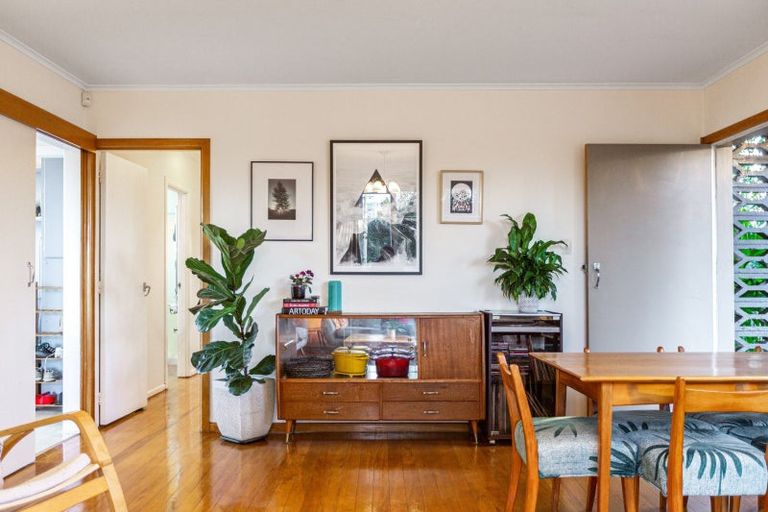 Photo of property in 20 Woodvale Road, Glen Eden, Auckland, 0602