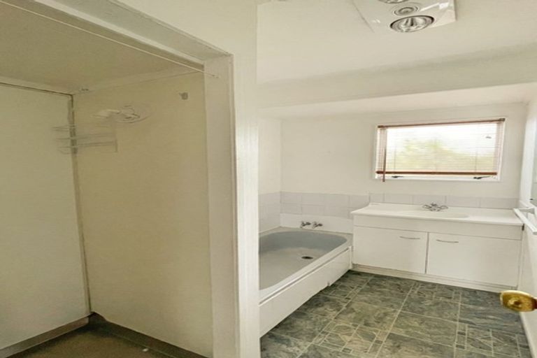 Photo of property in 129 Aviemore Drive, Highland Park, Auckland, 2010