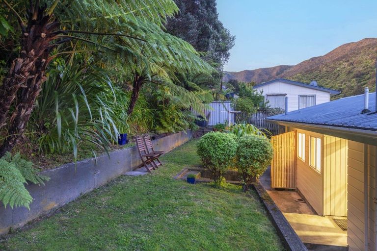 Photo of property in 77 Spencer Street, Crofton Downs, Wellington, 6035