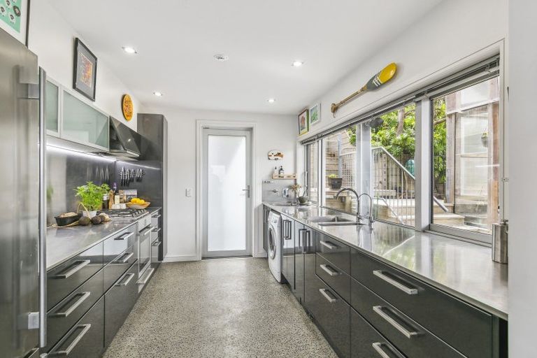 Photo of property in 100 Owhiro Bay Parade, Owhiro Bay, Wellington, 6023