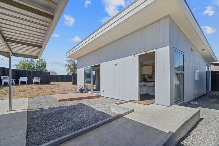 Photo of property in 9a Cuffs Road, Wainoni, Christchurch, 8061