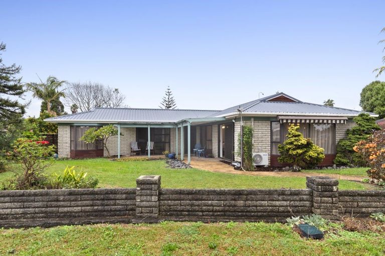 Photo of property in 8 Godwit Place, Waiuku, 2123