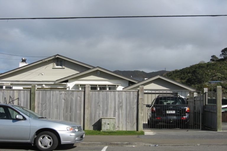 Photo of property in 2/27 Parkvale Road, Karori, Wellington, 6012