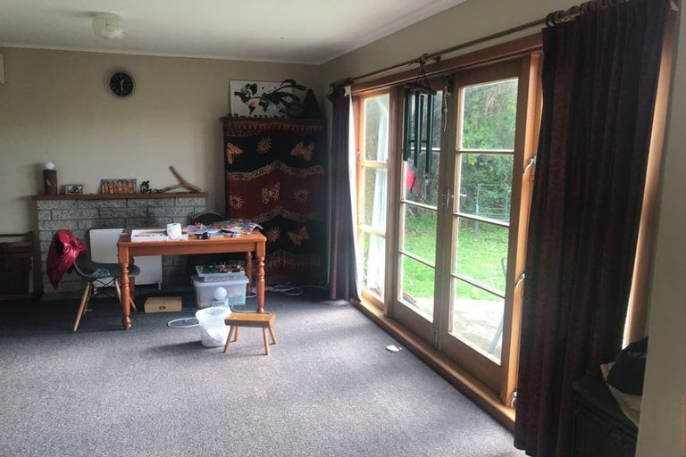 Photo of property in 11 Innes Way, Newlands, Wellington, 6037