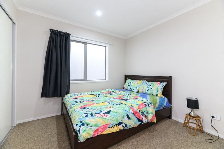 Photo of property in 1 Honour Road, Papakura, 2110