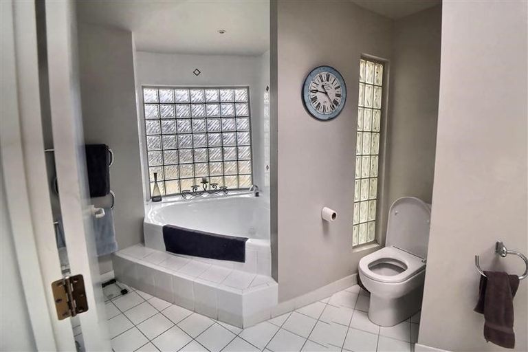 Photo of property in 2/55 East Coast Road, Milford, Auckland, 0620