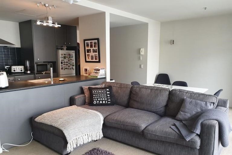 Photo of property in Montreaux Apartments, 7j/164 The Terrace, Wellington Central, Wellington, 6011