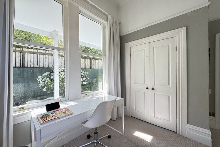 Photo of property in 117 Townsend Road, Miramar, Wellington, 6022