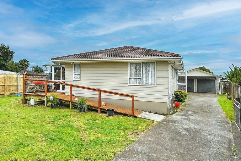 Photo of property in 434 Roscommon Road, Clendon Park, Auckland, 2103