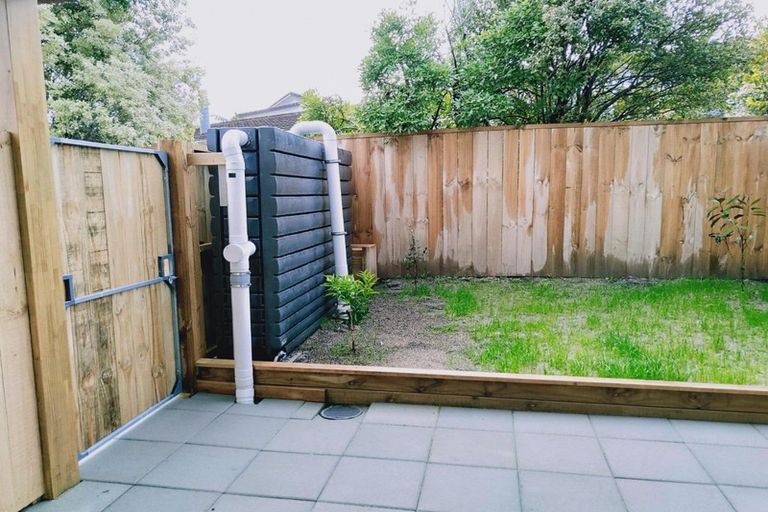 Photo of property in 4b Wattle Road, Sunnyvale, Auckland, 0612