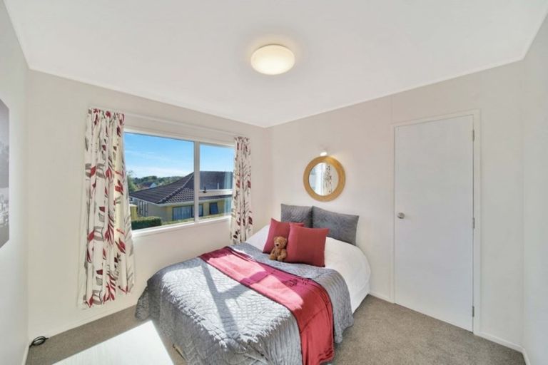 Photo of property in 2/52 Highland Park Drive, Highland Park, Auckland, 2010