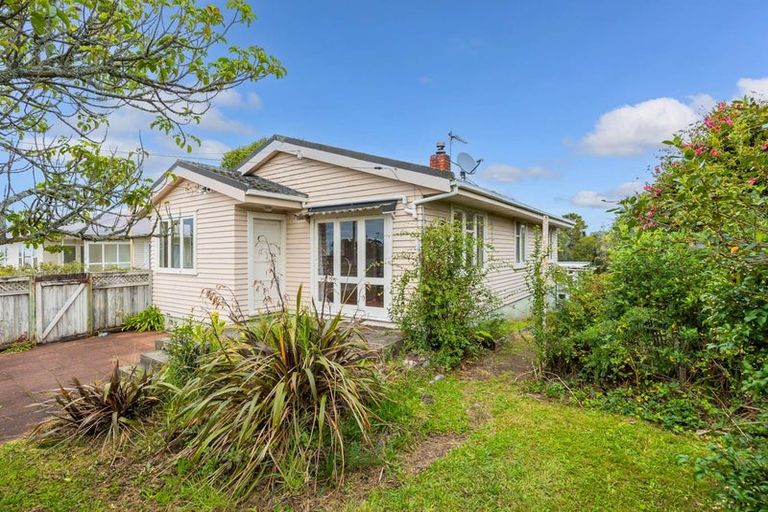 Photo of property in 298 East Coast Road, Forrest Hill, Auckland, 0620