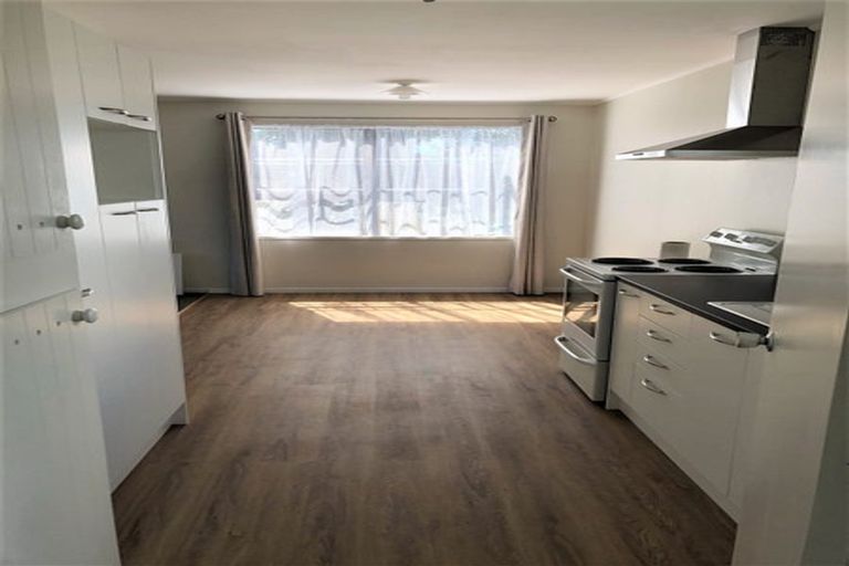 Photo of property in 2/10 Taitimu Drive, Weymouth, Auckland, 2103