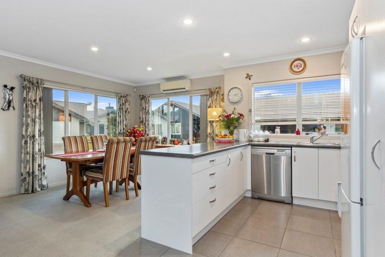 Photo of property in 20 Bridgewater Way, Pyes Pa, Tauranga, 3112