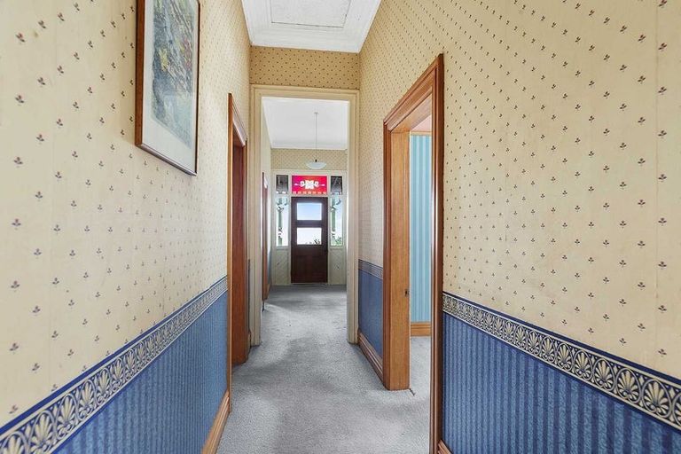 Photo of property in 39 Garden Road, Northland, Wellington, 6012