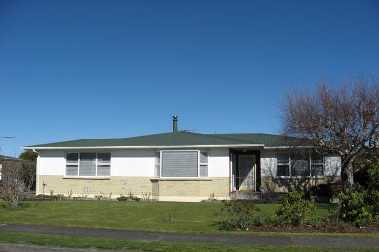 Photo of property in 20 Seddon Street, Carterton, 5713