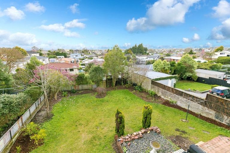 Photo of property in 72 Forest Lake Road, Forest Lake, Hamilton, 3200