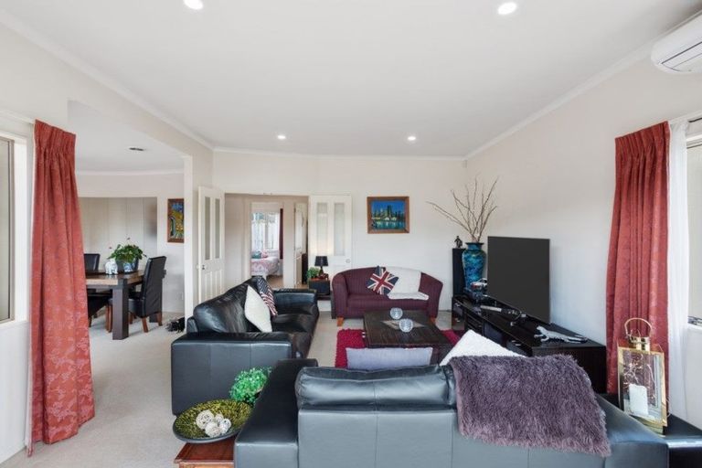 Photo of property in 8 Stonedge Lane, Rosedale, Auckland, 0632