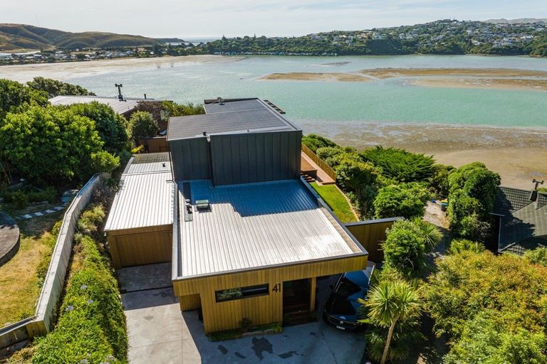 Photo of property in 41 Seaview Road, Paremata, Porirua, 5024