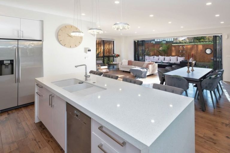 Photo of property in 16 Carlos Drive, Flat Bush, Auckland, 2016