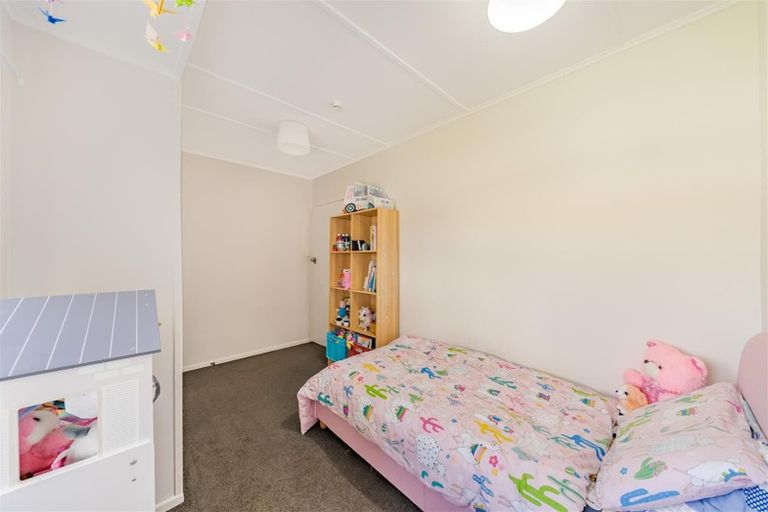 Photo of property in 21 Totara Park Road, Clouston Park, Upper Hutt, 5018