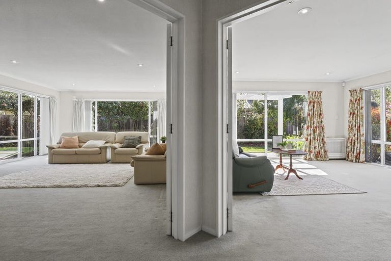 Photo of property in 4 Wardour Mews, Avonhead, Christchurch, 8042