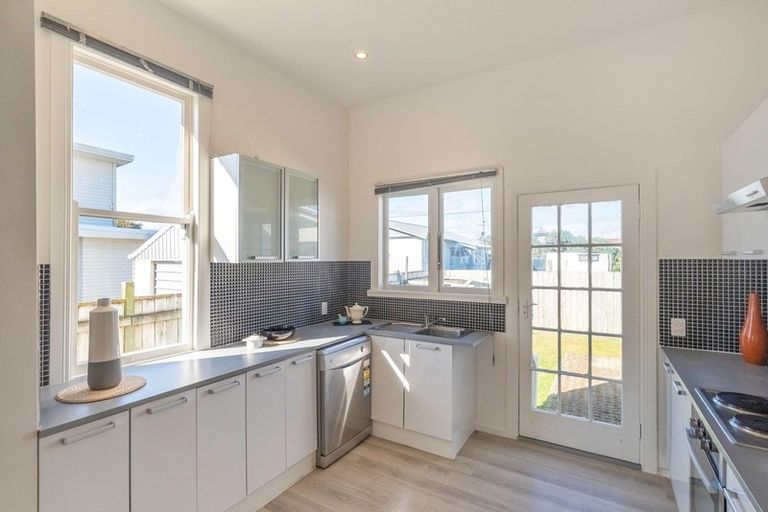 Photo of property in 40 Weraroa Road, Levin, 5510
