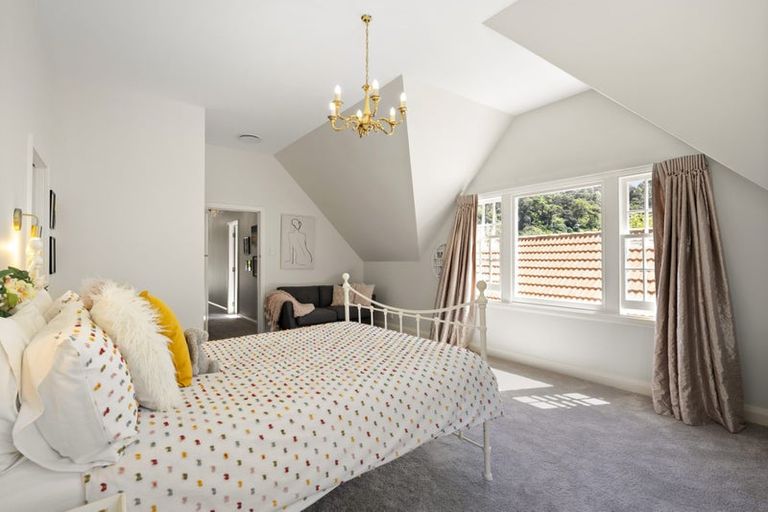 Photo of property in 60 Cheviot Road, Lowry Bay, Lower Hutt, 5013