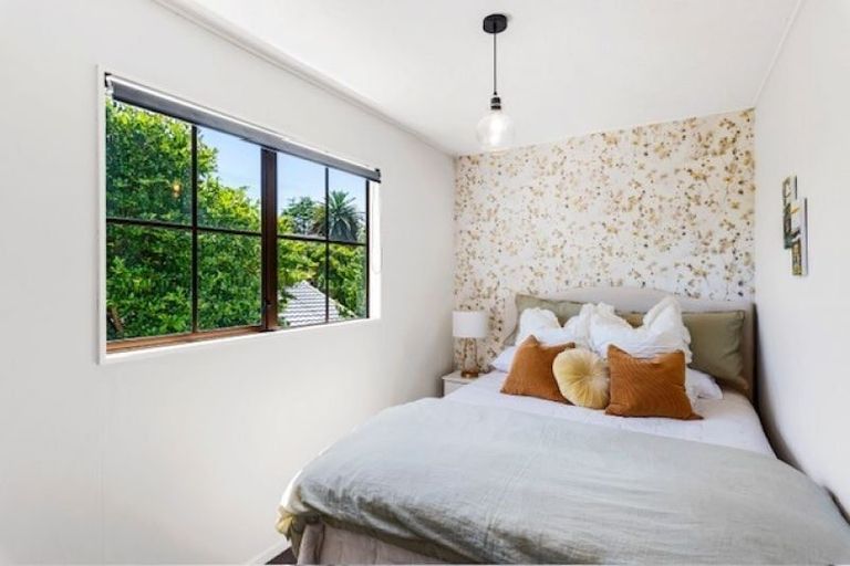 Photo of property in 261 Te Moana Road, Waikanae, 5036