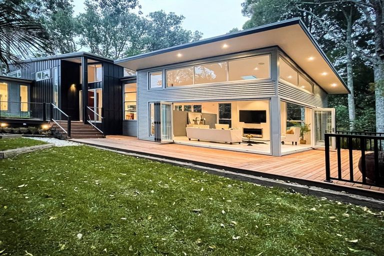 Photo of property in 18 Kereru Grove, Greenhithe, Auckland, 0632