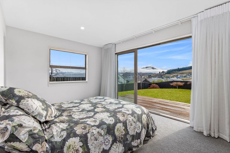 Photo of property in 8 The Heights Avenue, Wanaka, 9305
