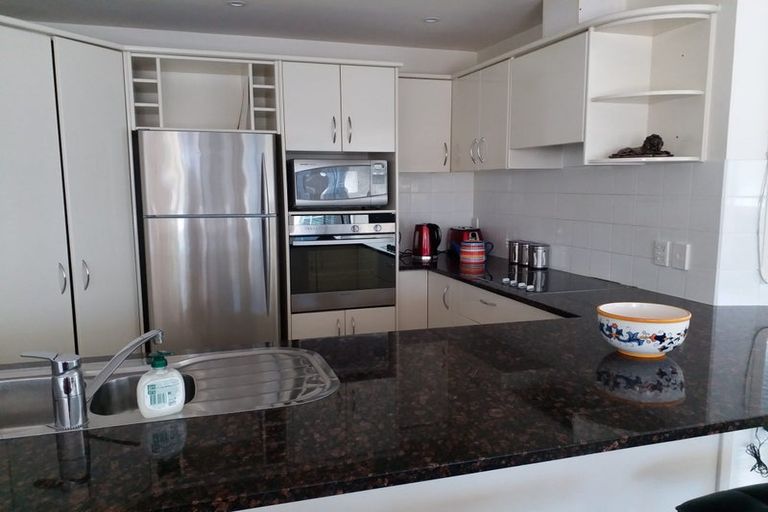 Photo of property in 1a/175 Hurstmere Road, Takapuna, Auckland, 0622