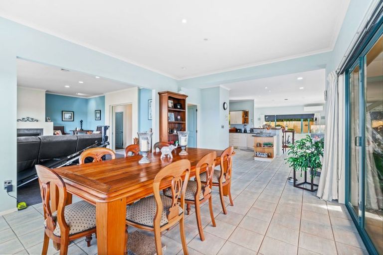 Photo of property in 22 Marguerita Place, West Harbour, Auckland, 0618