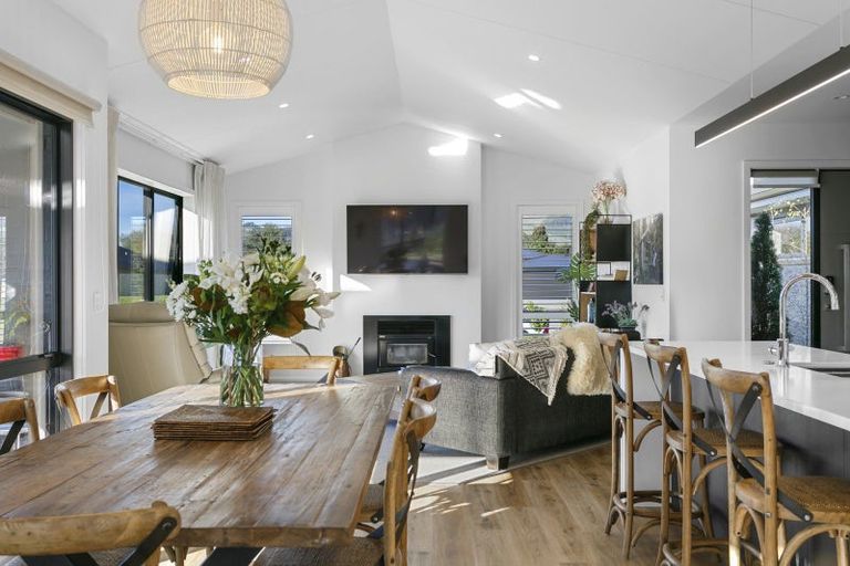 Photo of property in 14 Seven Oaks Drive, Kinloch, Taupo, 3377