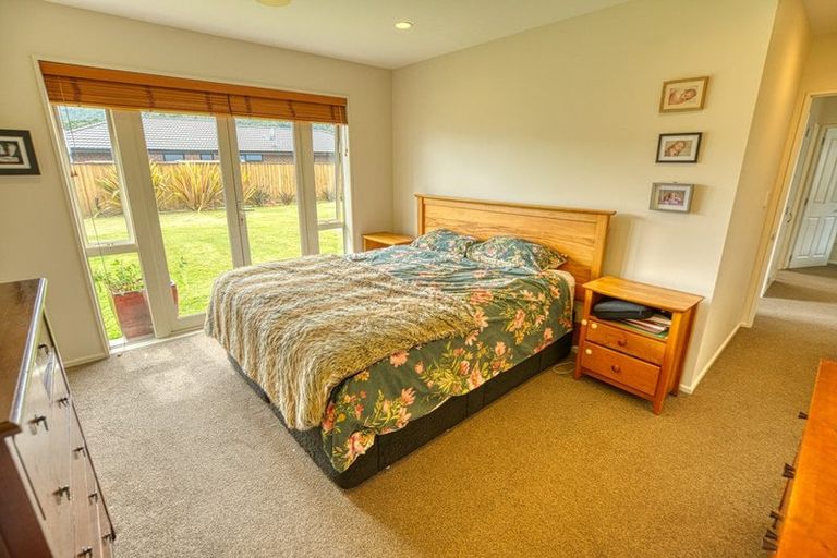 Photo of property in 16 Ridgeway Drive, Greymouth, 7805