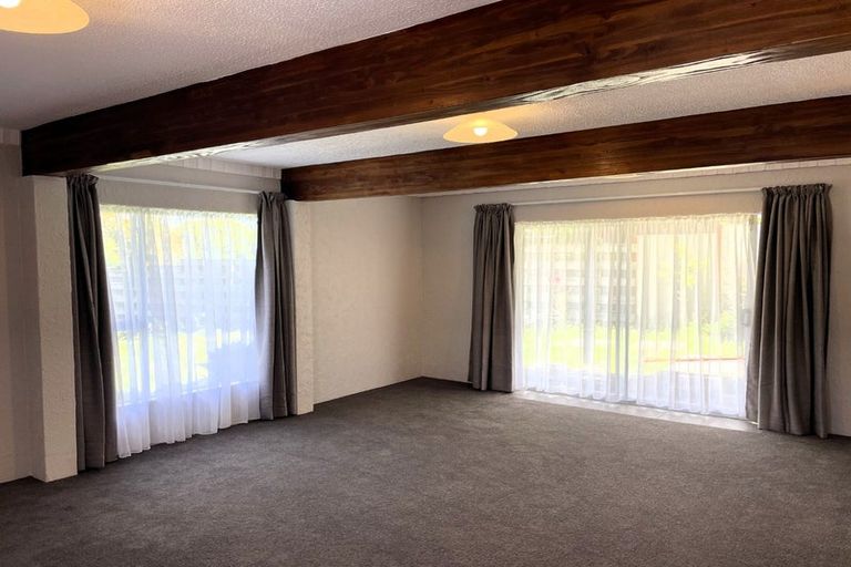 Photo of property in 104 Lantana Road, Green Bay, Auckland, 0604