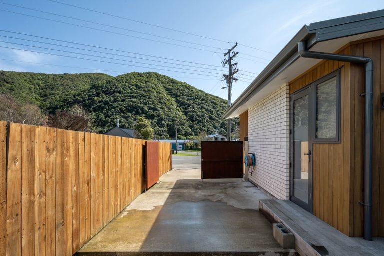 Photo of property in 11b Beach Road, Waikawa, Picton, 7220