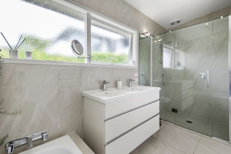 Photo of property in 53 Parr Terrace, Castor Bay, Auckland, 0620