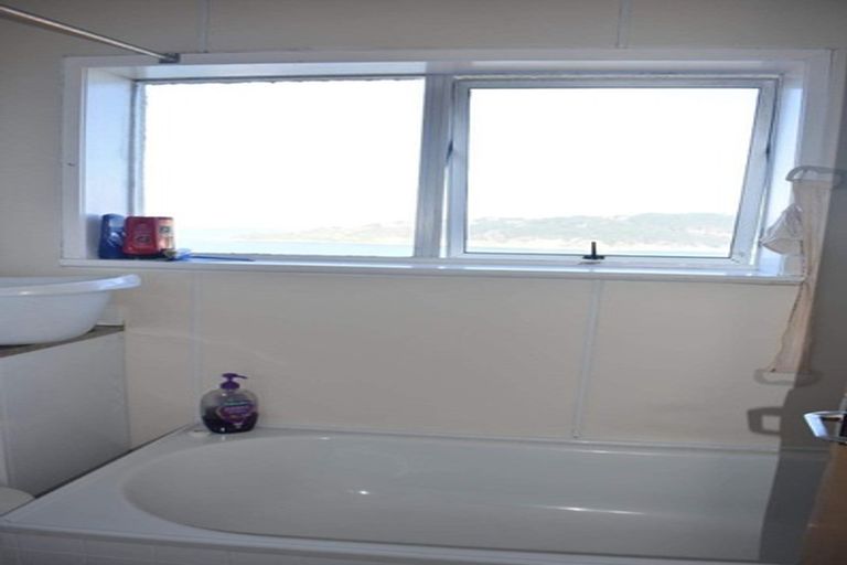 Photo of property in Grafon Court Flats, 7/53 Grafton Road, Roseneath, Wellington, 6011