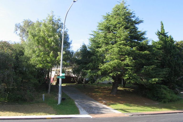 Photo of property in 5 Diana Drive, Glenfield, Auckland, 0627